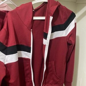 Medium size zip up hoodie. Very light. Hasn’t been worn.